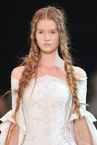 Illustration for article titled Sarah Burton Pulls Off McQueen Without McQueen